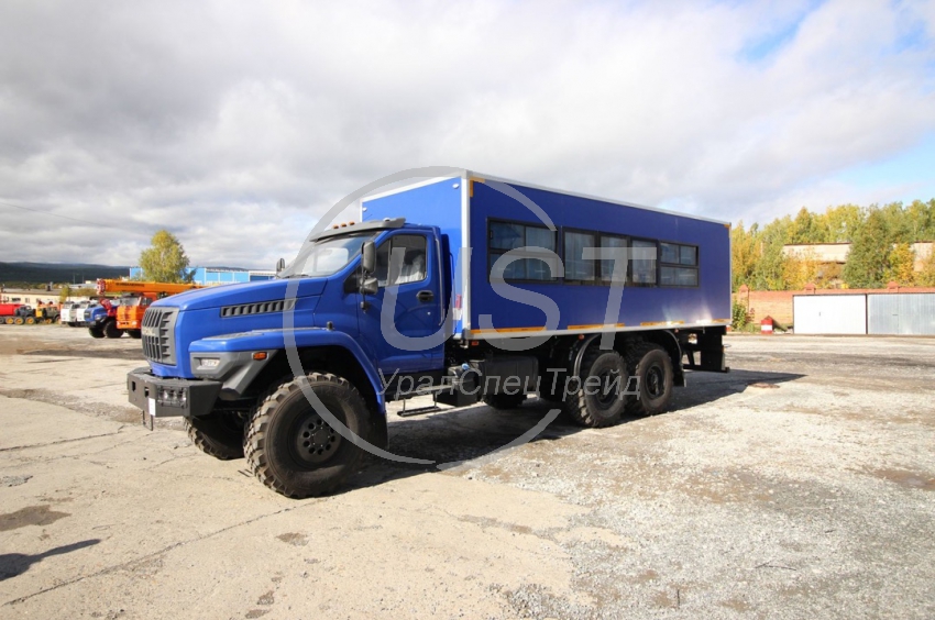 Вахтовый автобус Урал NEXT 4320-6952-72Е5Г38 28 мест, с грузовым отсеком