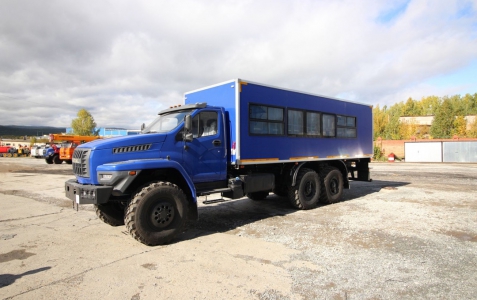 Вахтовый автобус Урал NEXT 4320-6952-72Е5Г38 28 мест, с грузовым отсеком